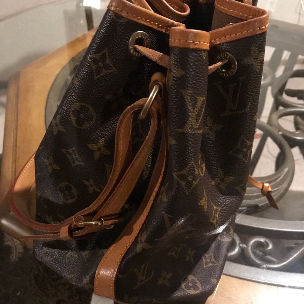 LV Handbag - Picture 4 of 7